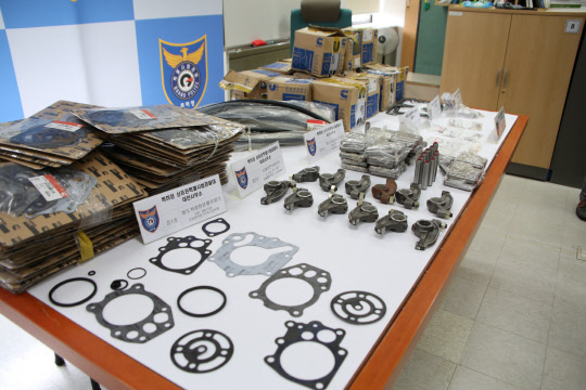 특허청 특사경은 코레일 대전철도차량정비단 물품창고에 보관 중인 중국산 위조 엔진부품 1200여점을 전량 압수조치 했다.  특허청 제공